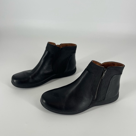 Rockport Black Booties (SB10) - Picture 1 of 10